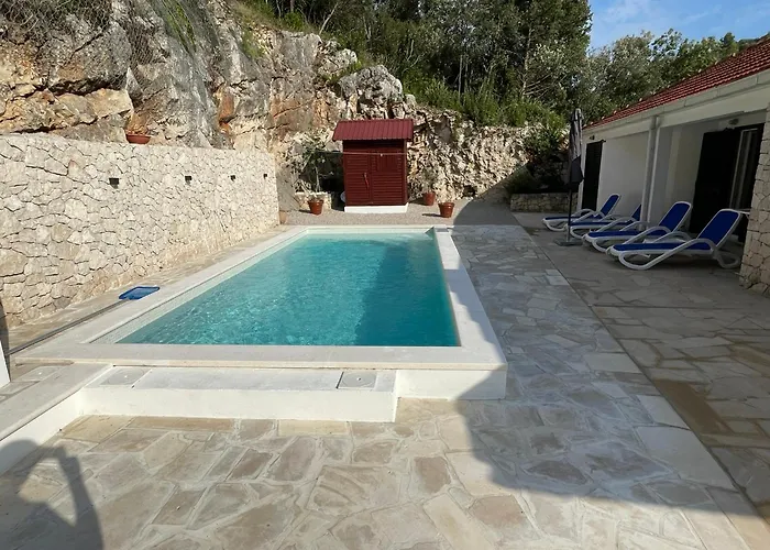 Сasa de vacaciones House Damic